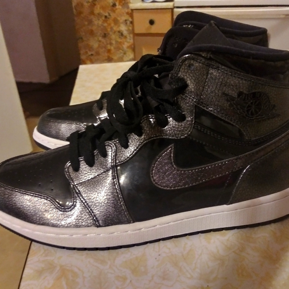Jordan retro 1s
